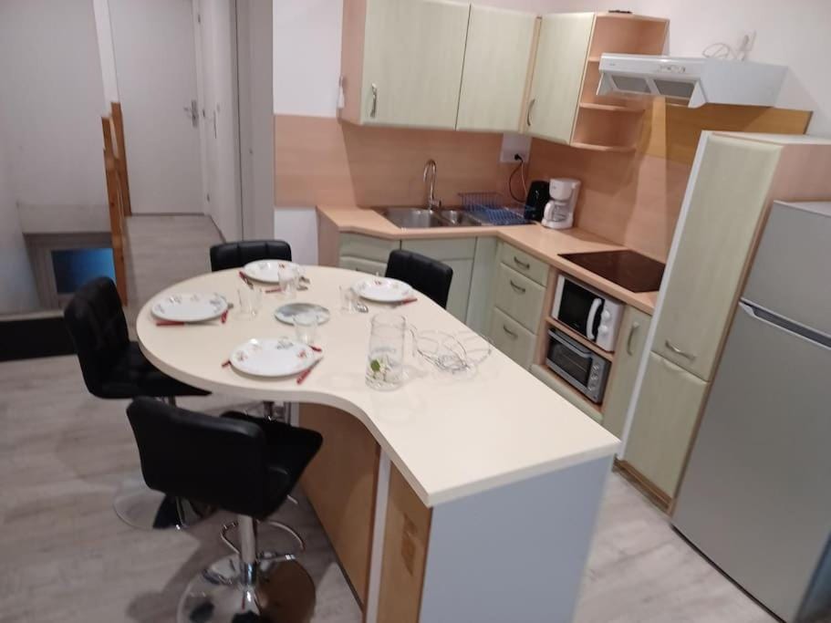 logement climatisé 6 personnes avec garage Apartment in Bourgogne-Franche-Comté