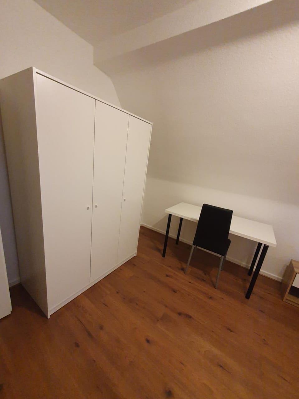 hair dresser, wardrobe