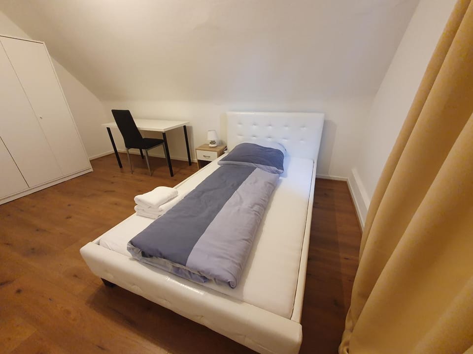 Bed, Photo of the whole room, Seating area, Bedroom, Communal kitchen, dishwasher, furniture, heating, internet, internet, locker, locker, soundproof, towels, wardrobe, washing machine, dryer