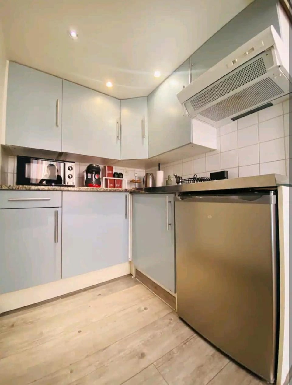 Coffee/tea facilities, Kitchen or kitchenette, minibar, stove