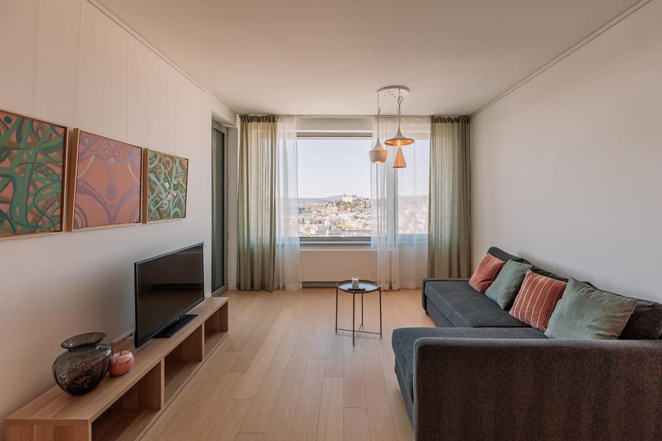Communal lounge/ TV room, TV and multimedia, Living room, Seating area, Evening entertainment