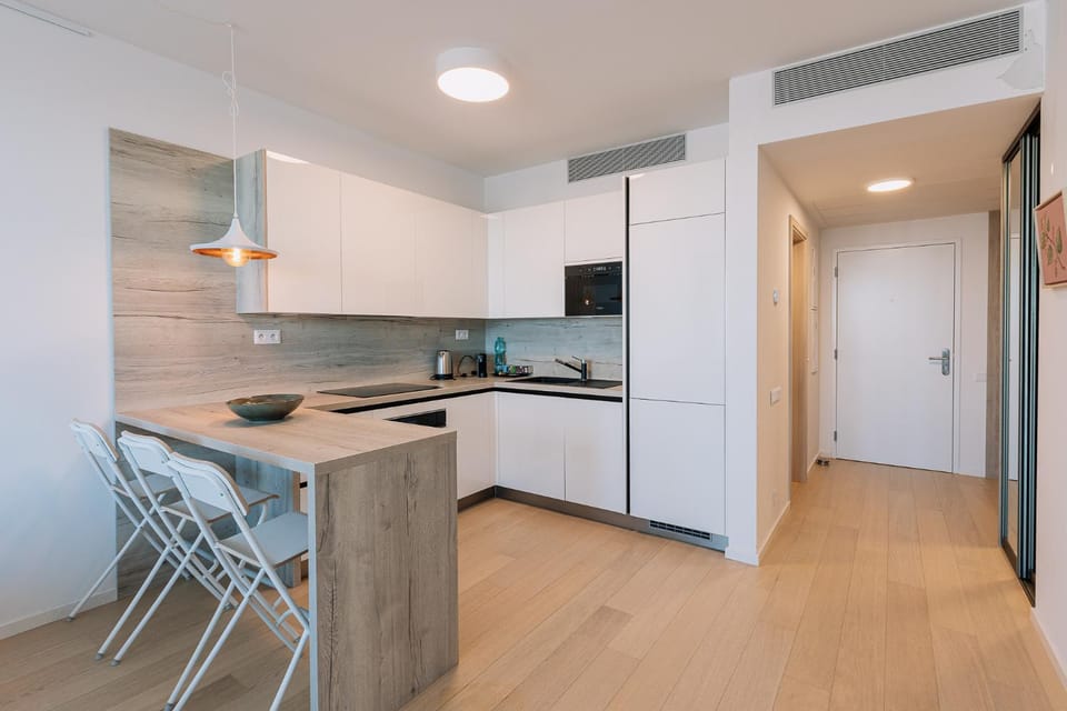 Kitchen or kitchenette, Dining area, dishwasher, minibar, pet friendly, stove