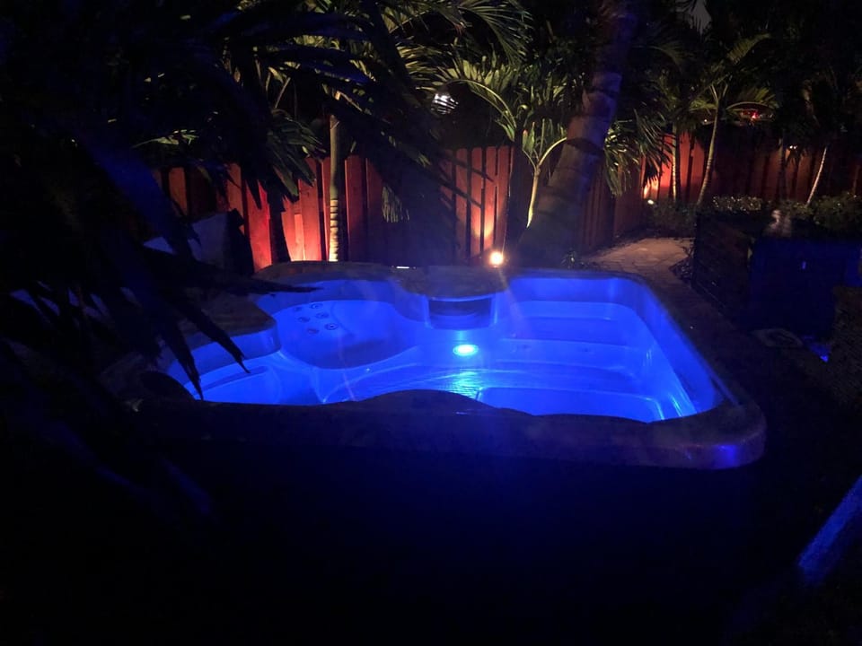 Hot Tub, Swimming pool, Swimming pool