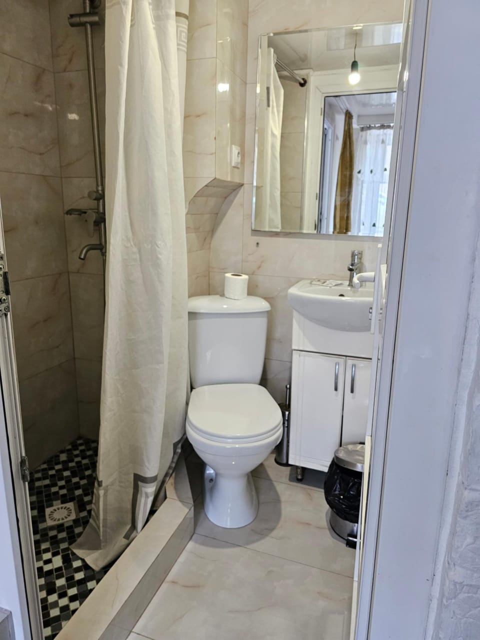 Shower, Toilet