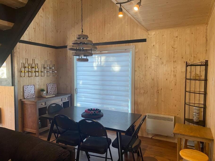 LE JAZZ- Chalet rustique/chic avec SPA Chalet in Maine