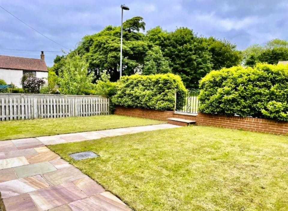 Oak House - sleeps 10 with Bar & Games room House in Reighton