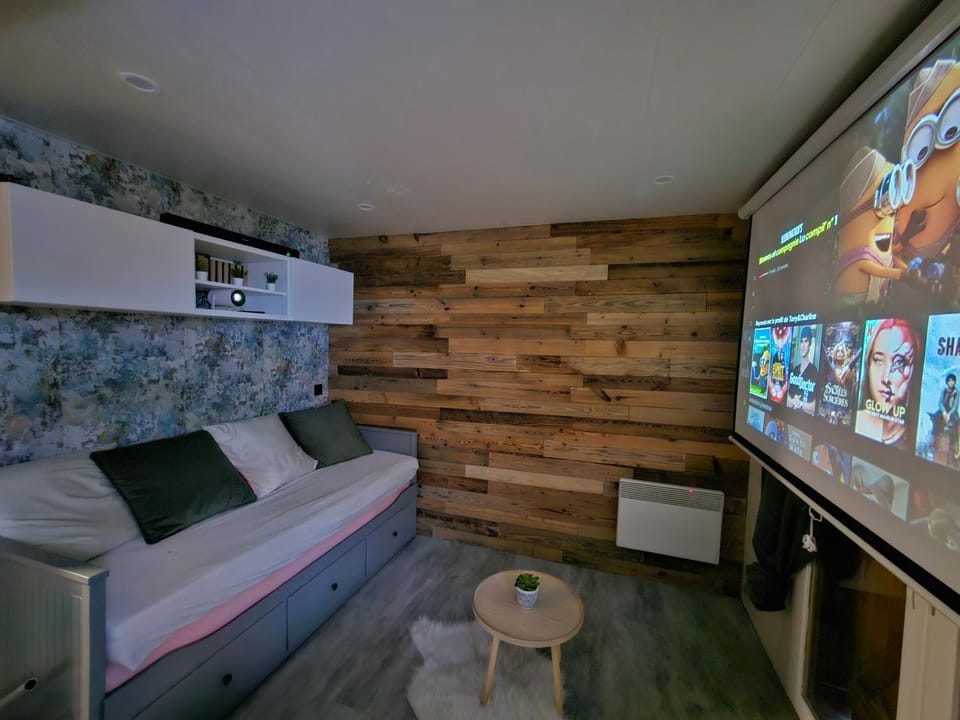 TV and multimedia, Living room, Seating area