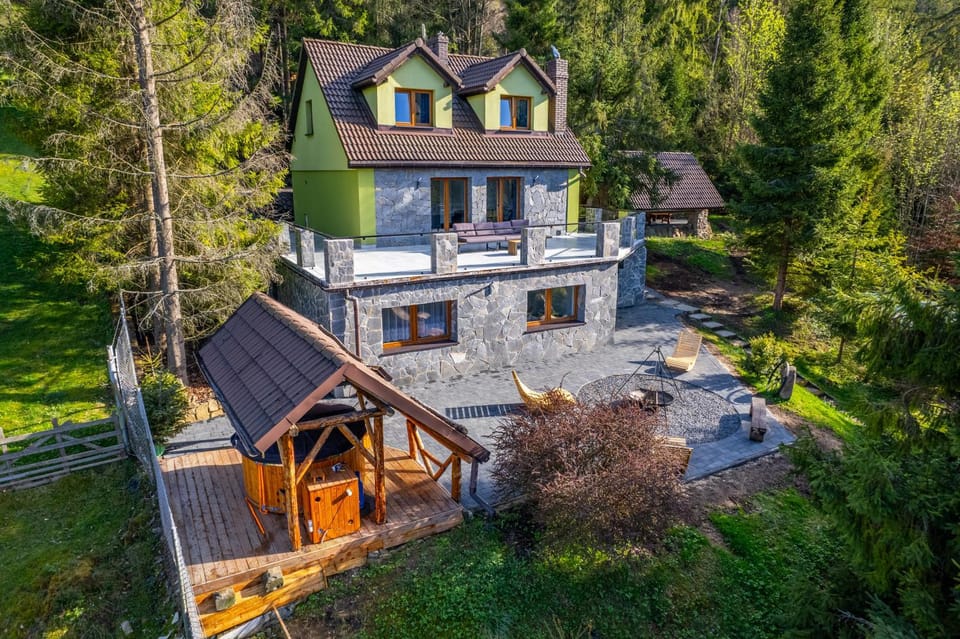 Property building, Spring, Day, Natural landscape, Bird's eye view, Garden, Swimming pool