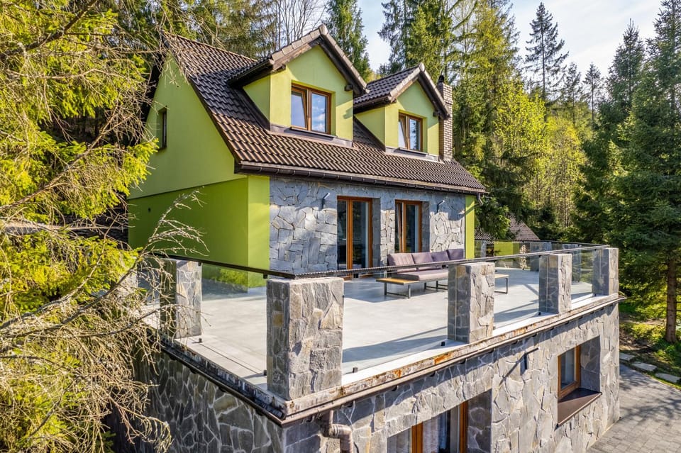 Property building, Spring, Day, Natural landscape, View (from property/room), Balcony/Terrace