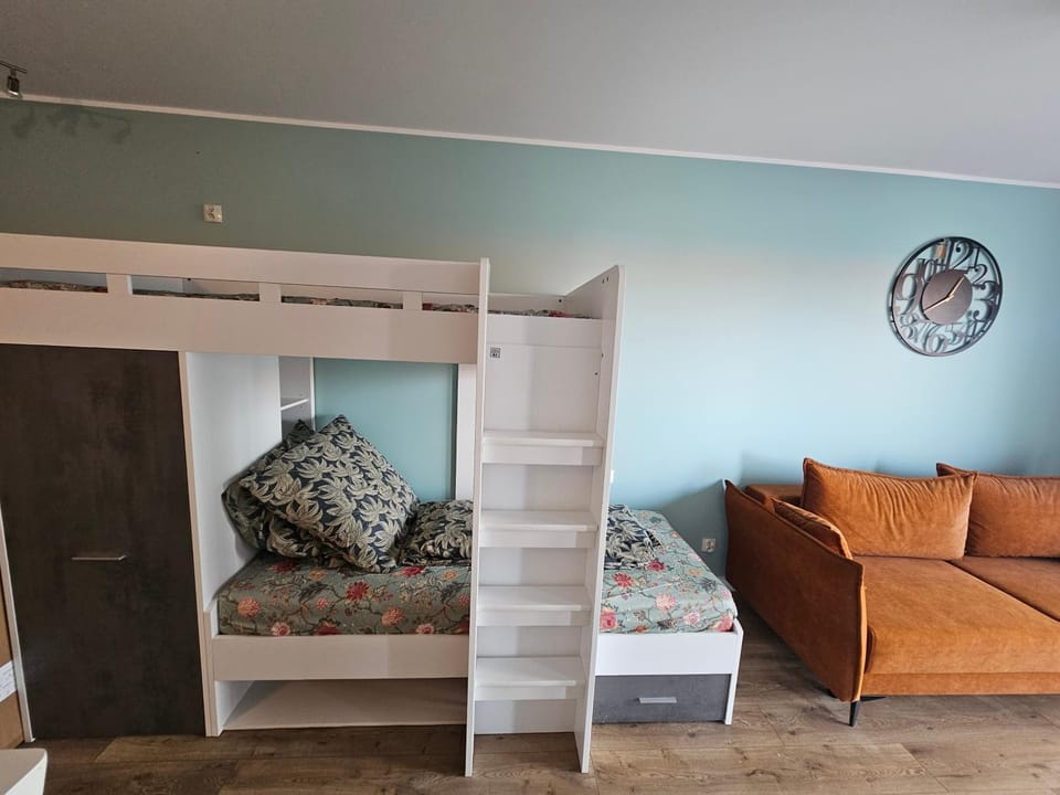 Bed, Living room