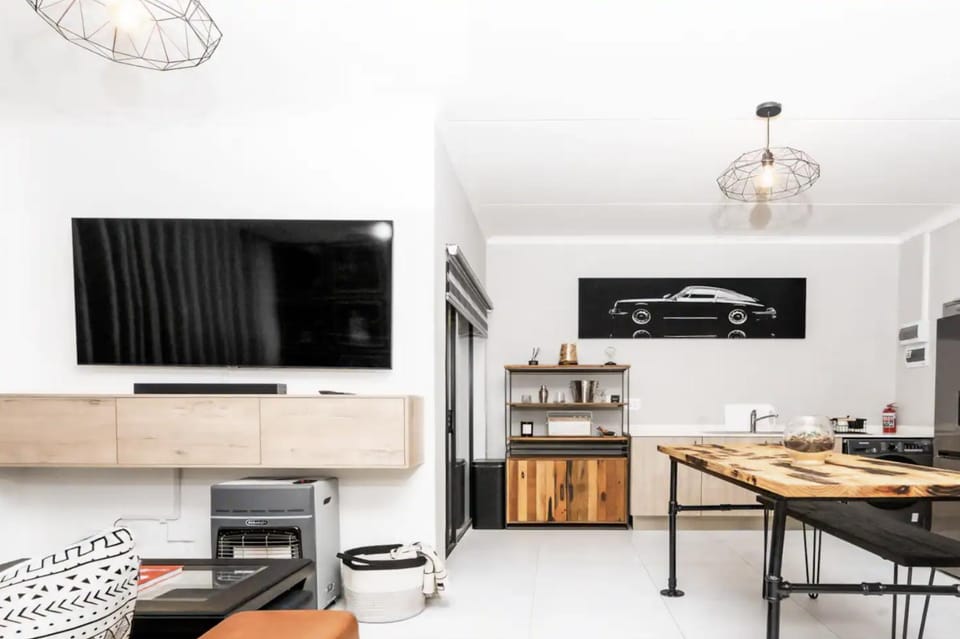TV and multimedia, Kitchen or kitchenette, Dining area, oven