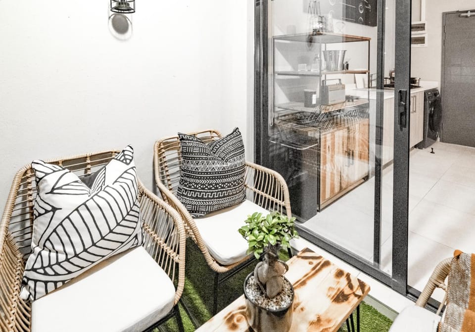 Patio, Balcony/Terrace, Seating area, oven