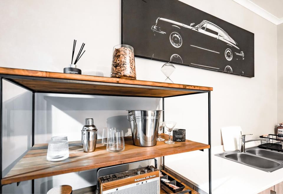 Kitchen or kitchenette, Lounge or bar