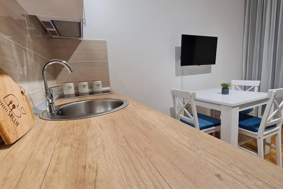 TV and multimedia, Kitchen or kitchenette, Dining area