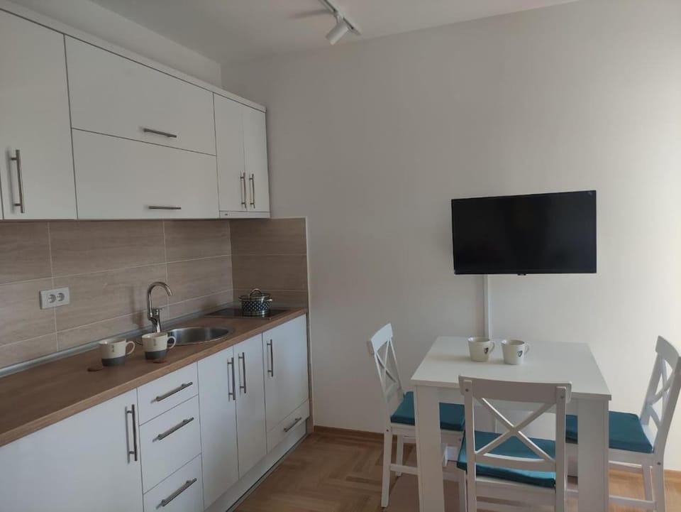 TV and multimedia, Coffee/tea facilities, Kitchen or kitchenette, Dining area