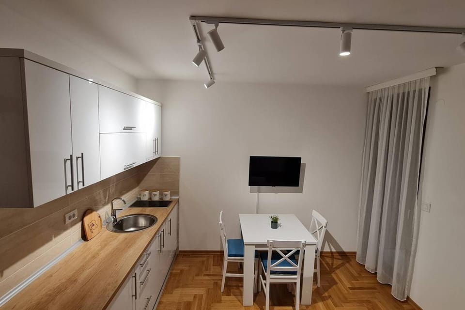 TV and multimedia, Kitchen or kitchenette, Dining area