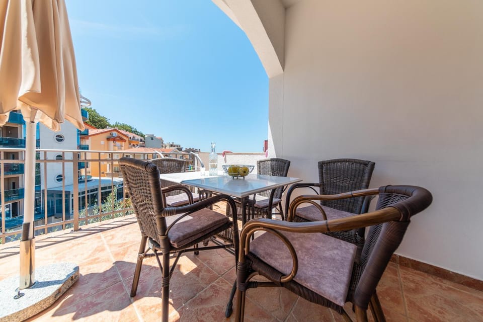 Balcony/Terrace, Dining area