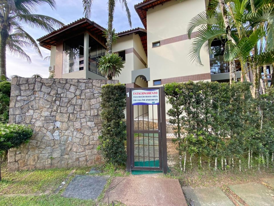 FLAT COM VARANDA E SERVIÇOS NO RIVIERA GREEN Apartment hotel in Bertioga