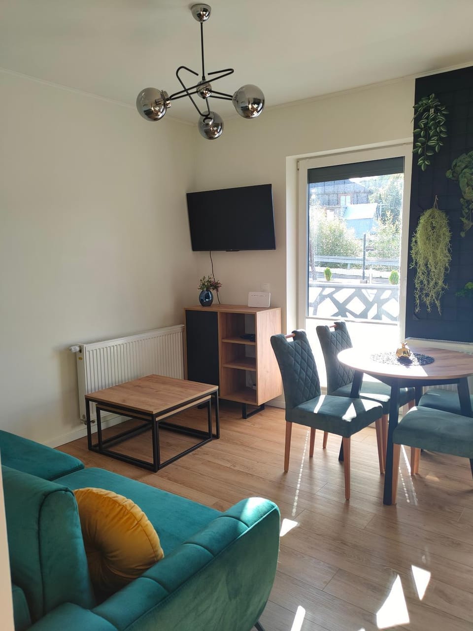 Communal lounge/ TV room, TV and multimedia, Living room, Seating area, Dining area, Evening entertainment