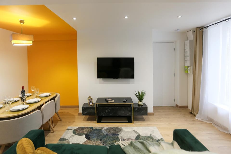 Communal lounge/ TV room, TV and multimedia, Living room, Seating area