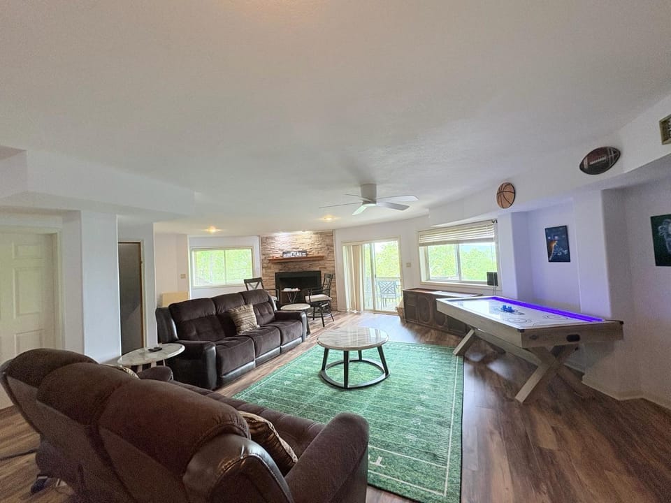 Another Level Mountain View Retreat House in Arkansas