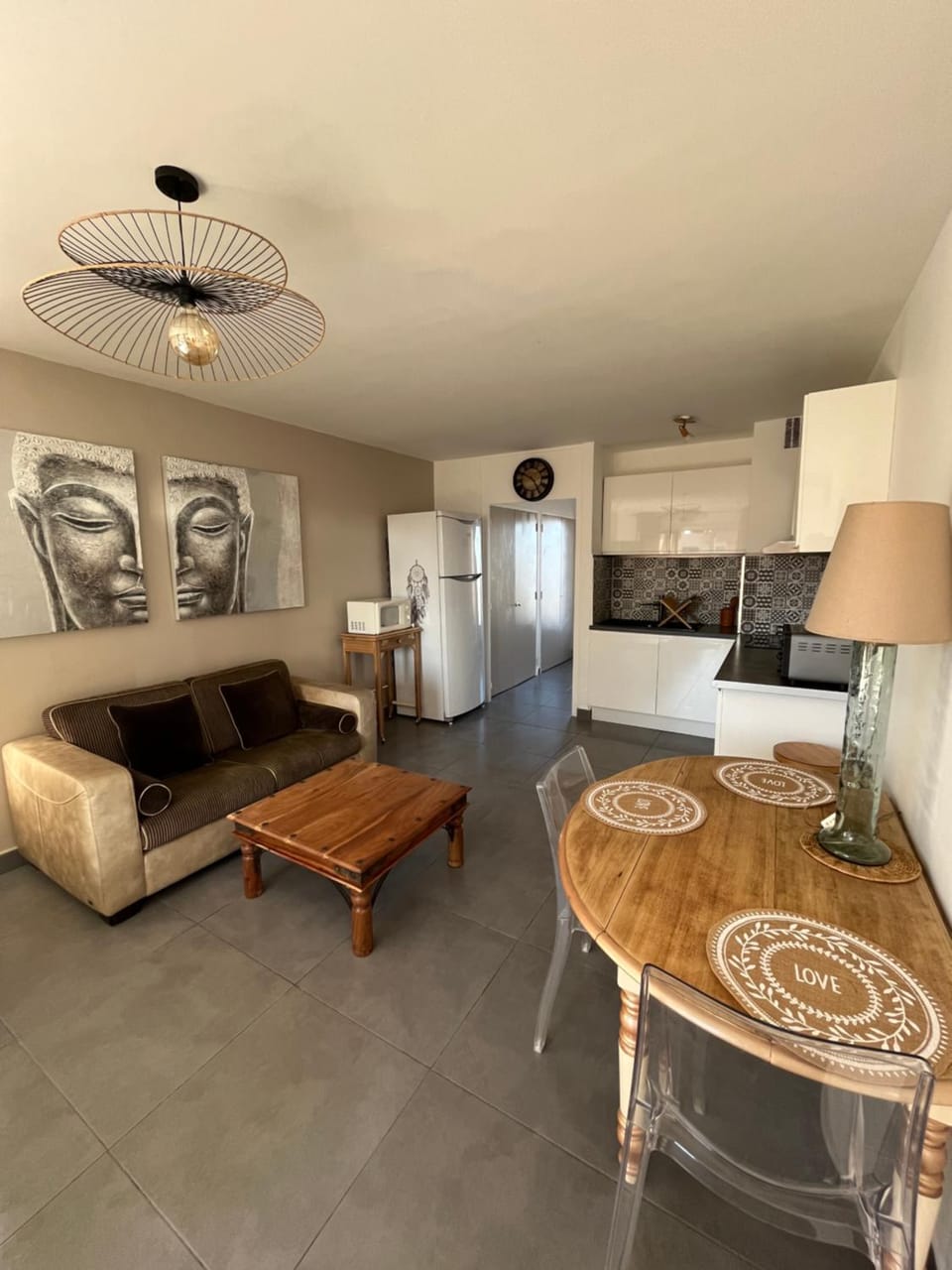Kitchen or kitchenette, Living room, Dining area, oven