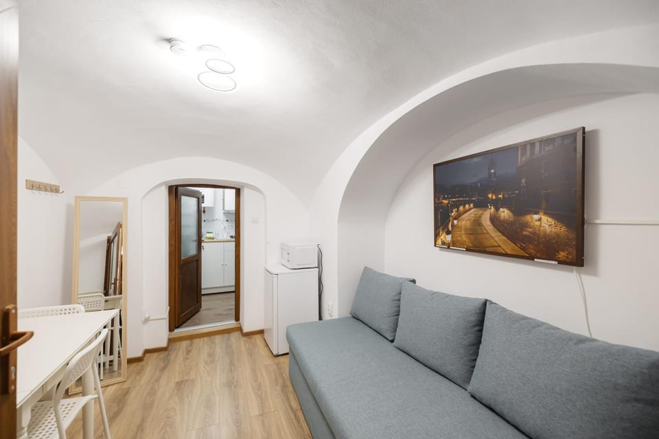 TV and multimedia, Living room, Decorative detail, Seating area