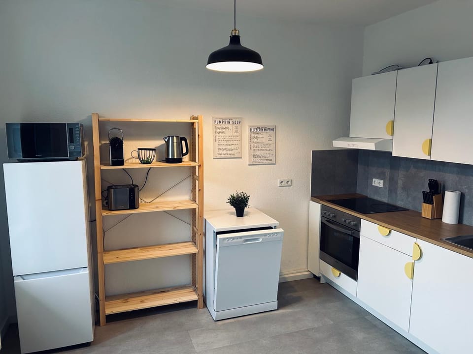 Coffee/tea facilities, Kitchen or kitchenette, minibar, pet friendly, pet friendly, stove, stove, toaster, toaster, toaster, kitchen