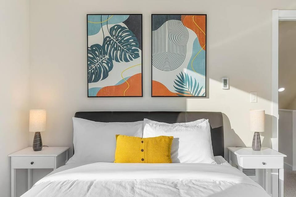 Modern 3BR - Walk to Light Rail with EVCharger & Parking Apartment in Seattle