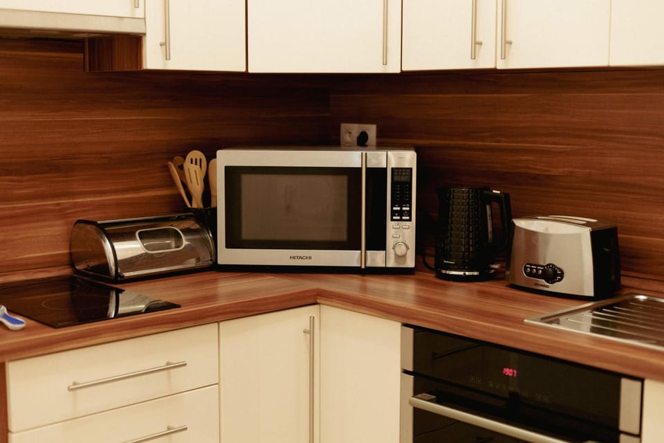 Coffee/tea facilities, minibar, stove, toaster