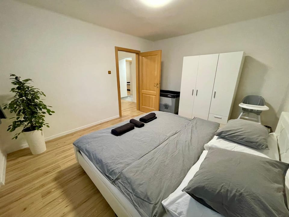 Bed, Bedroom, wardrobe