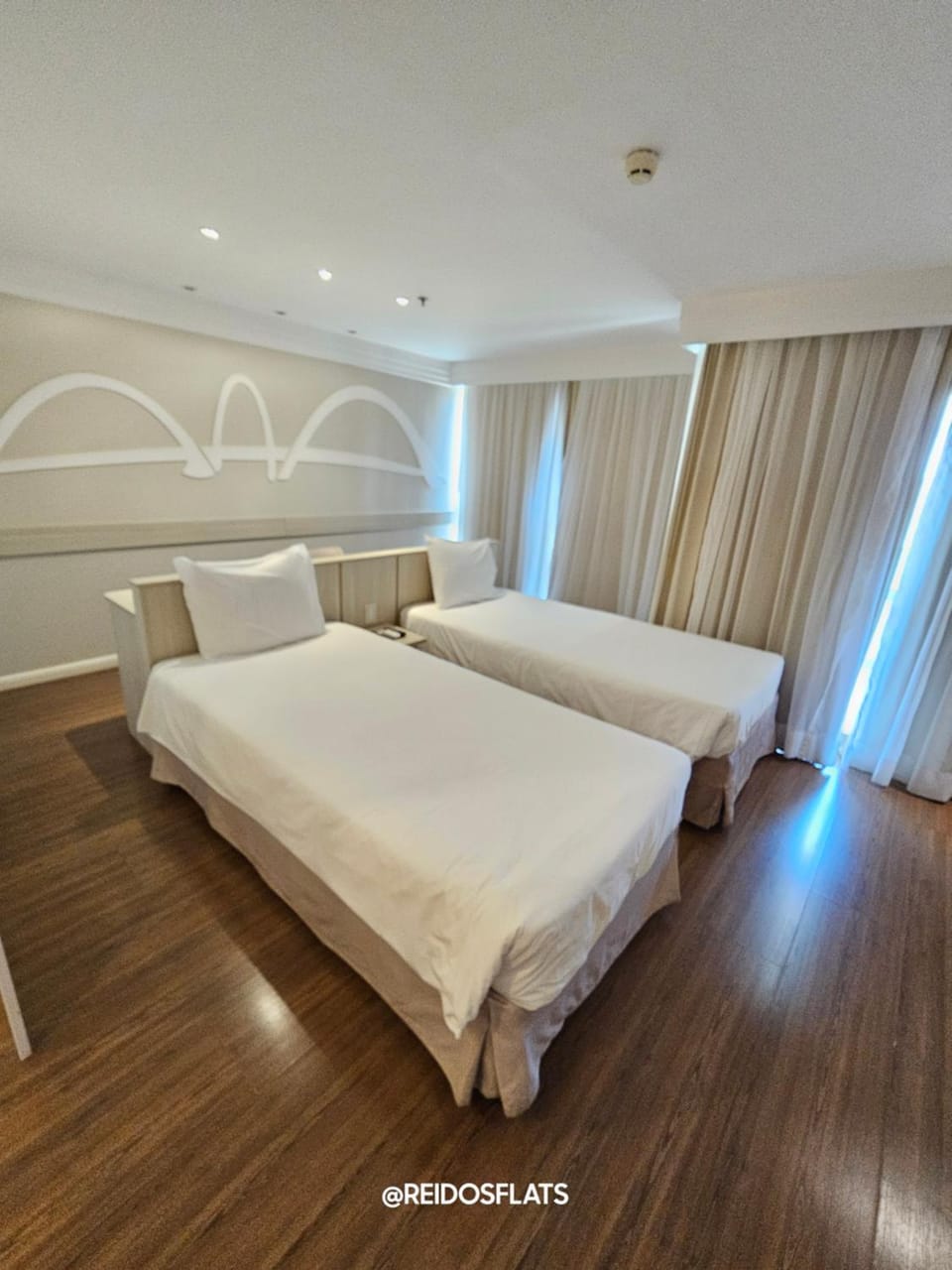 FLAT NO MERCURE BRASÍLIA LIDER, COM LIMPEZA DIÁRIA GRÁTIS, AO LADO DA ESPLANADA DOS MINISTÉRIOS, ESTÁDIO MANÉ GARRINCHA E CENTRO DE CONVENÇÕES, COM PISCINA, ACADEMIA, RESTAURANTE, RECEPÇÃO 24HS By REI DOS FLATS Apartment in State of Goiás