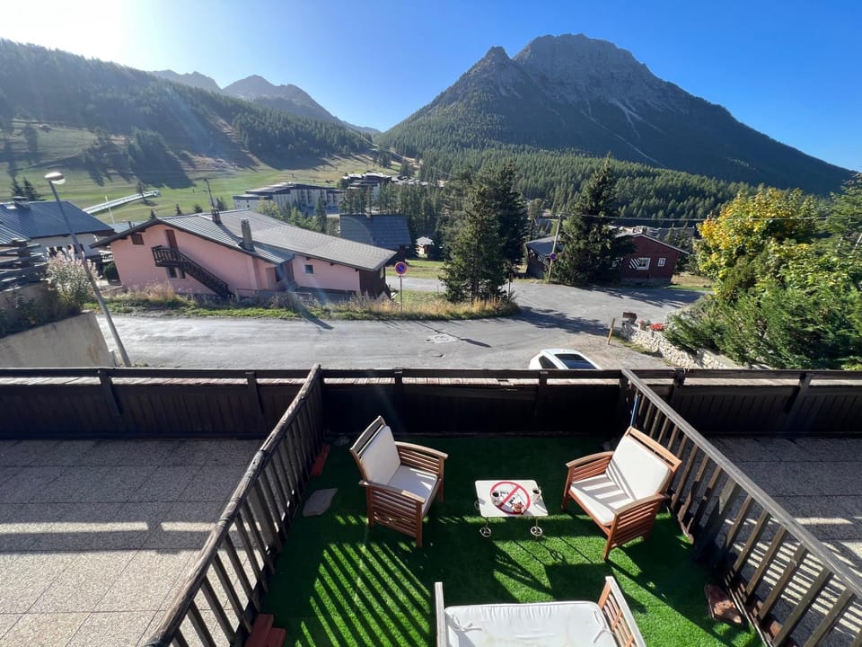 Property building, Natural landscape, View (from property/room), Balcony/Terrace, Mountain view