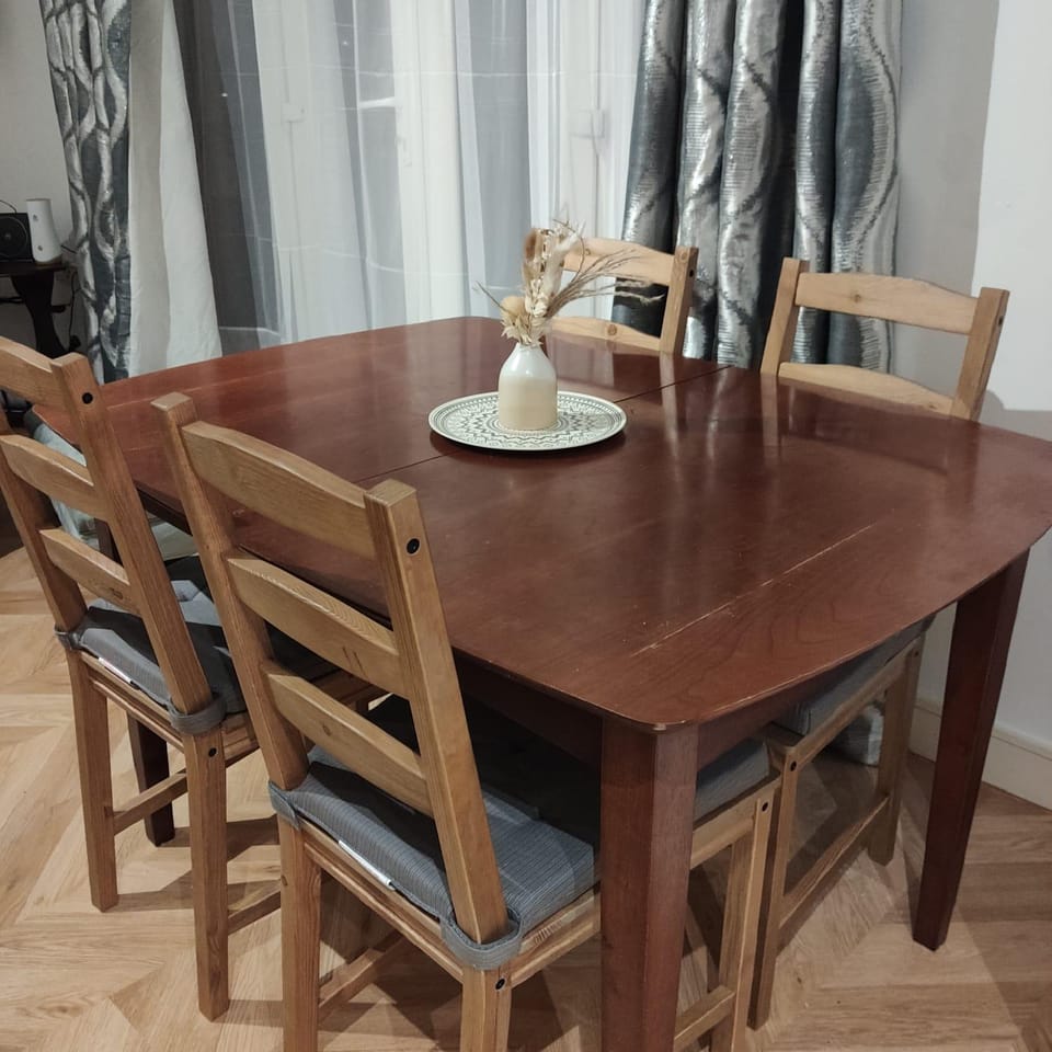 Seating area, Dining area