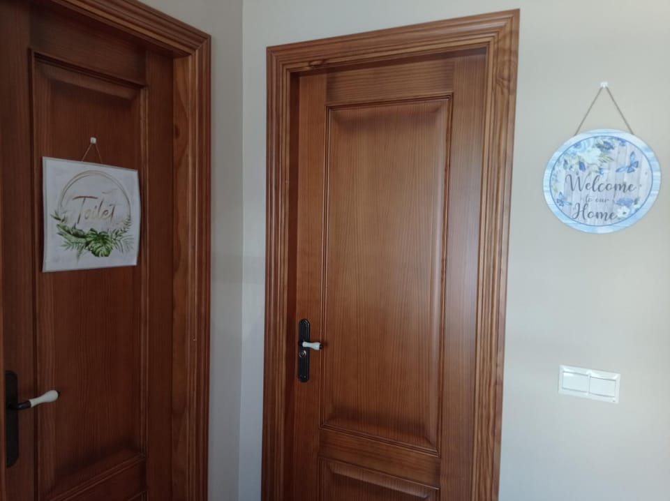 Toilet, Lobby or reception