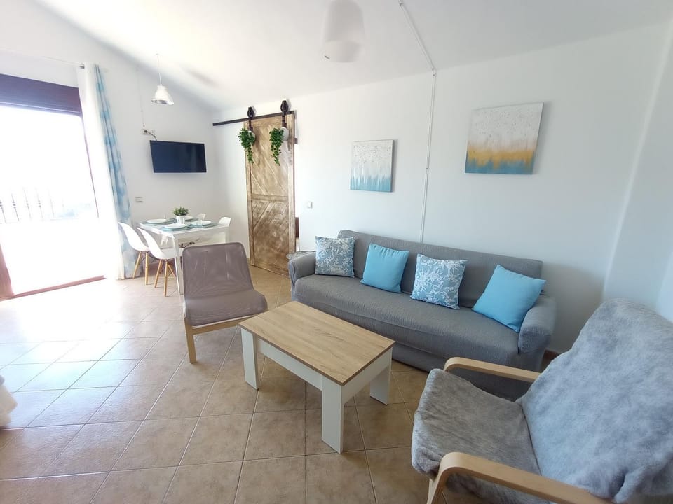 TV and multimedia, Living room, Seating area, Dining area