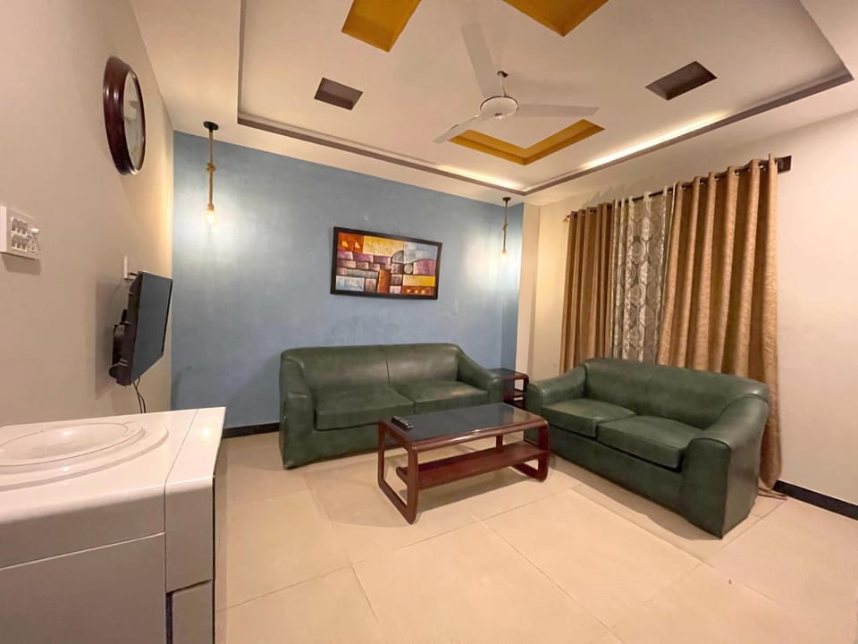 Communal lounge/ TV room, TV and multimedia, Living room, Seating area