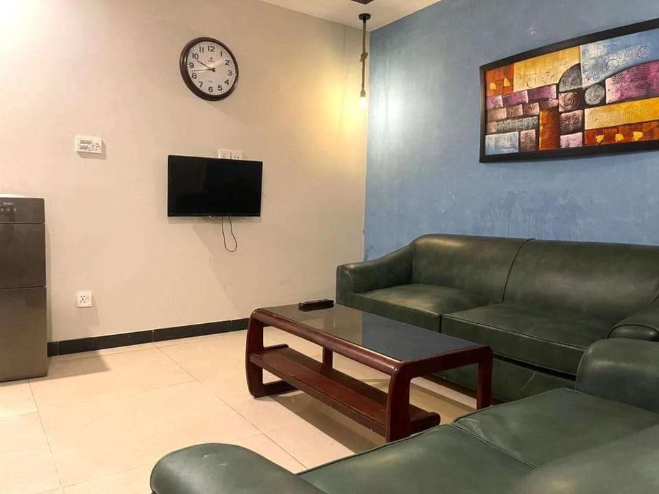 Communal lounge/ TV room, TV and multimedia, Living room, Seating area