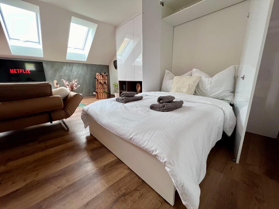 Bed, Photo of the whole room, Bedroom