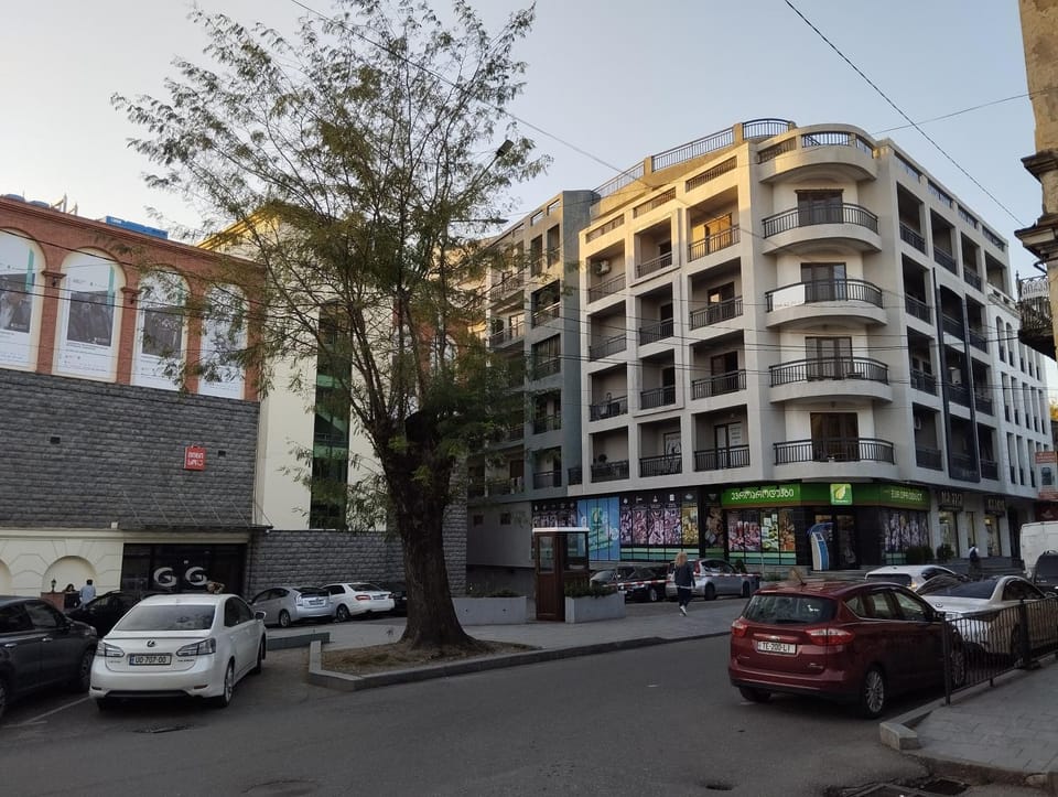 Property building, Neighbourhood, Street view, Location, Parking