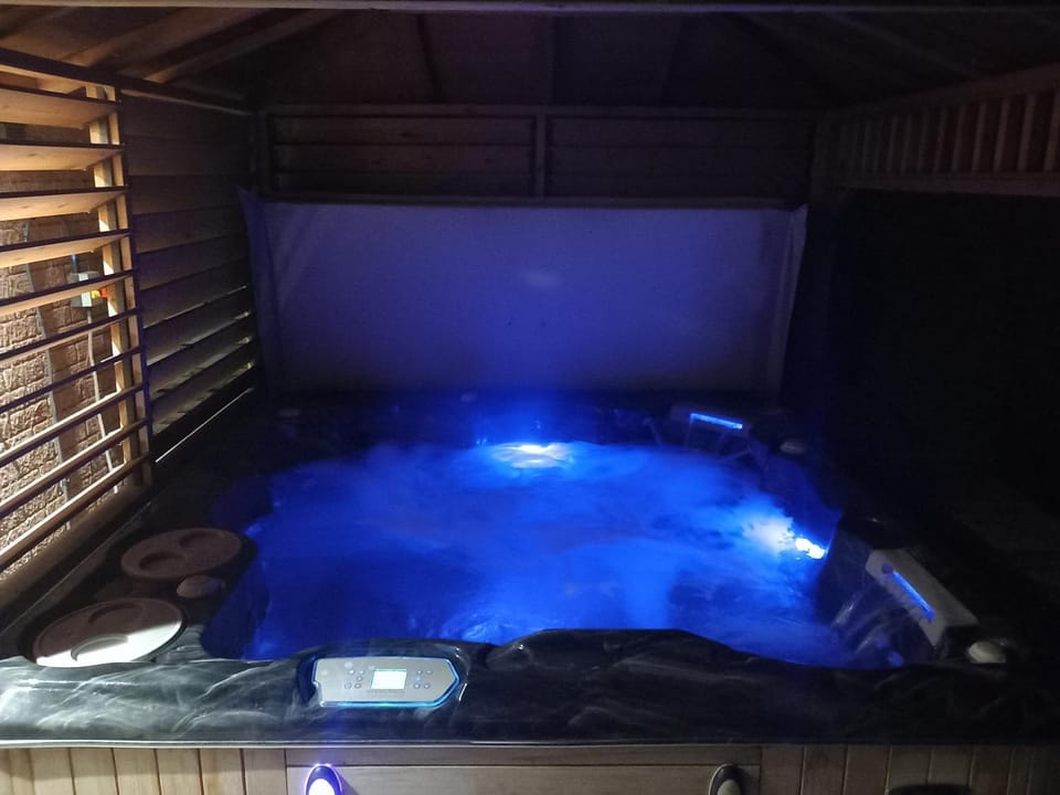 Night, Hot Tub