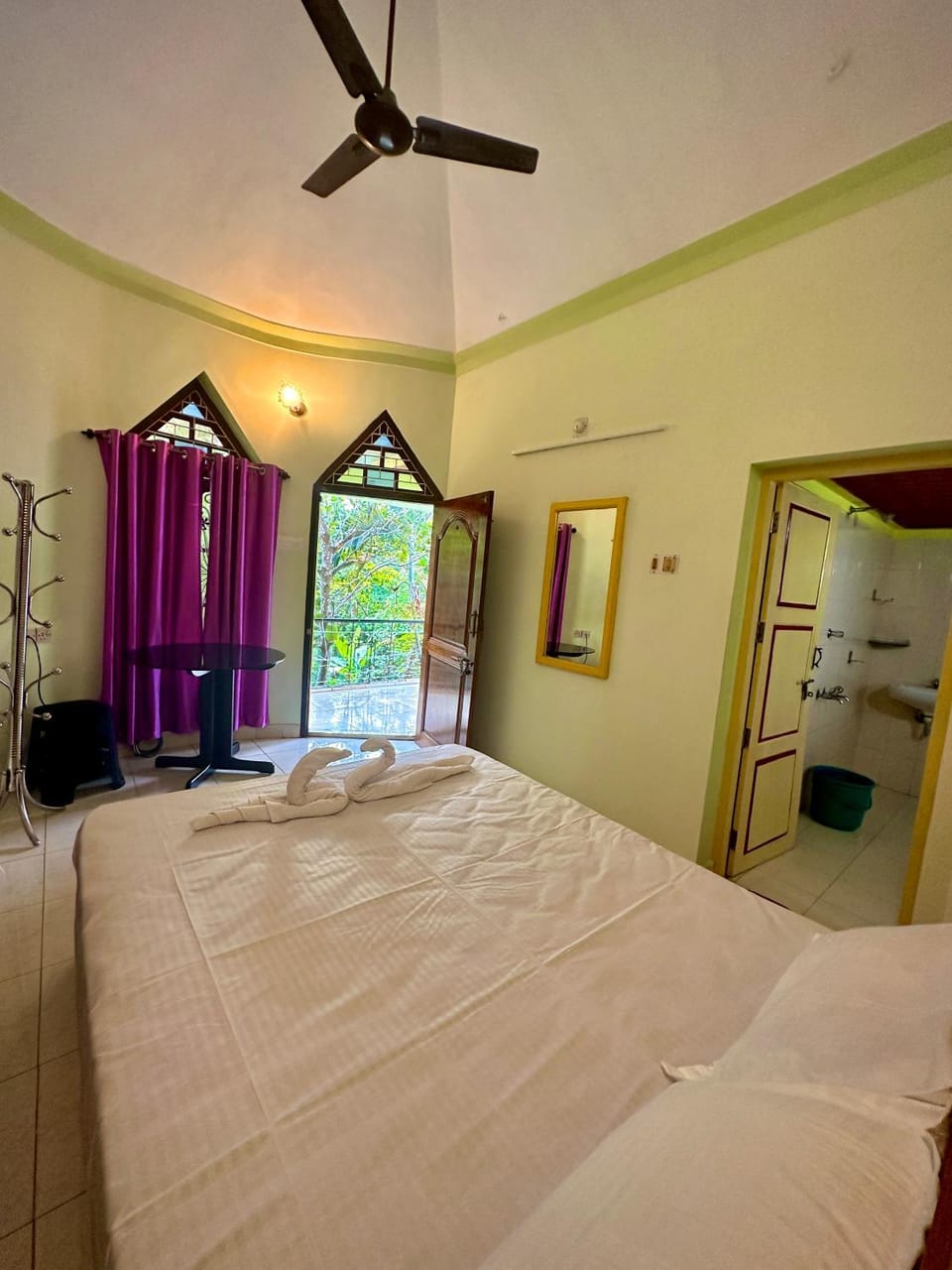 Bed, Photo of the whole room, Bedroom, fireplace