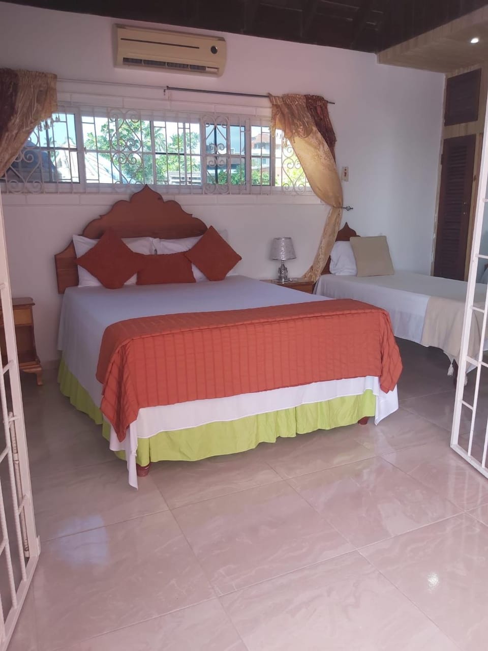 Bed, Photo of the whole room, Bedroom, air conditioner