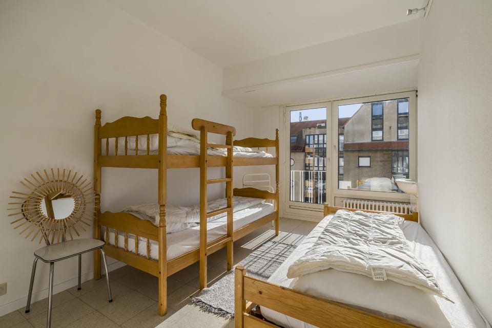 Bedroom, bunk bed