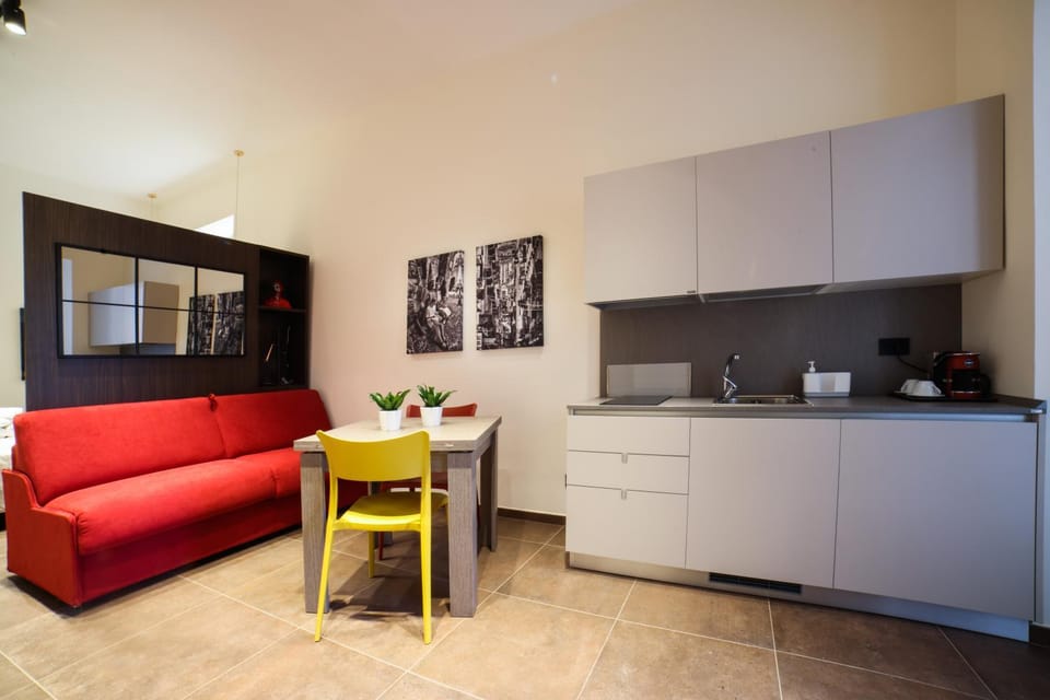 Kitchen or kitchenette, Living room, Seating area, Dining area, minibar, pet friendly, stove
