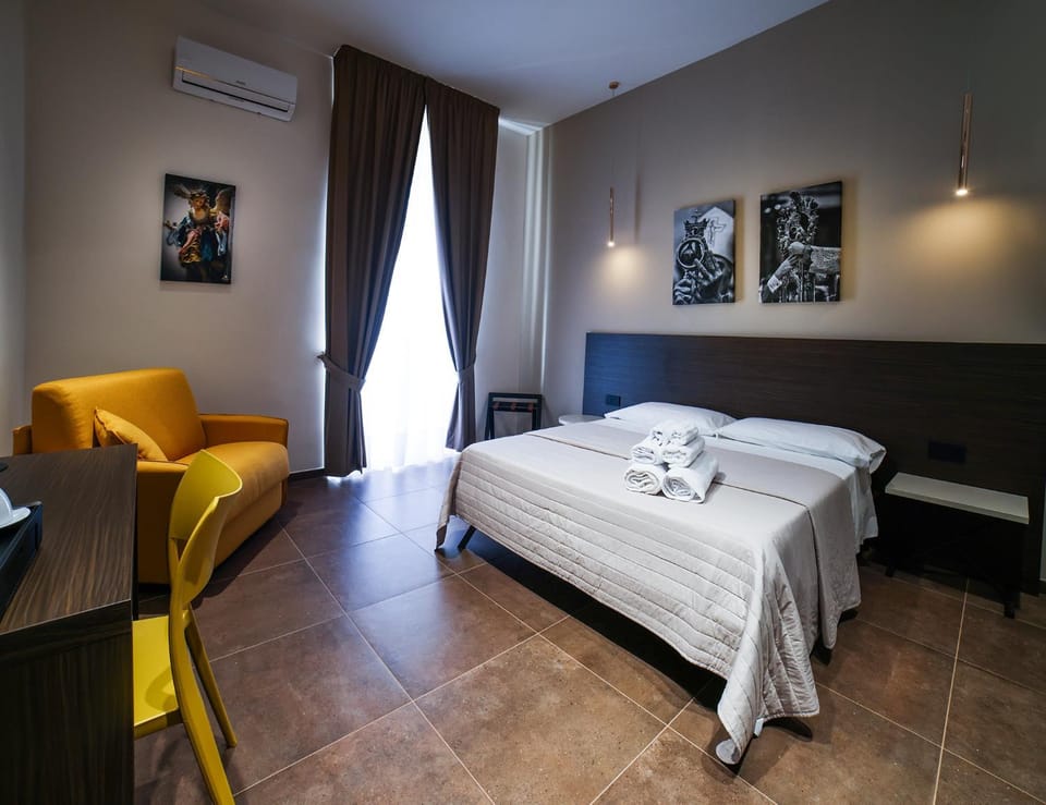 Photo of the whole room, Bedroom, air conditioner