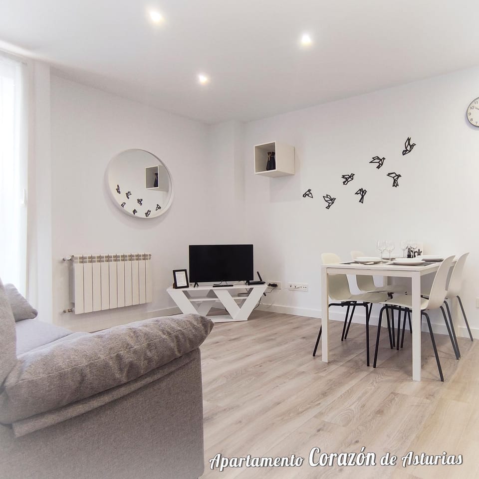 TV and multimedia, Living room, Seating area, Dining area