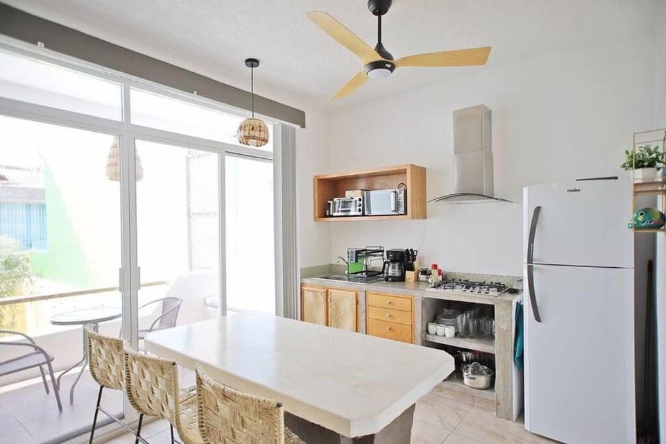 2BdR -Rocks at Mikasa- Near Beach, Pool, King Beds, AC, Fast Wifi Apartment in Puerto Escondido