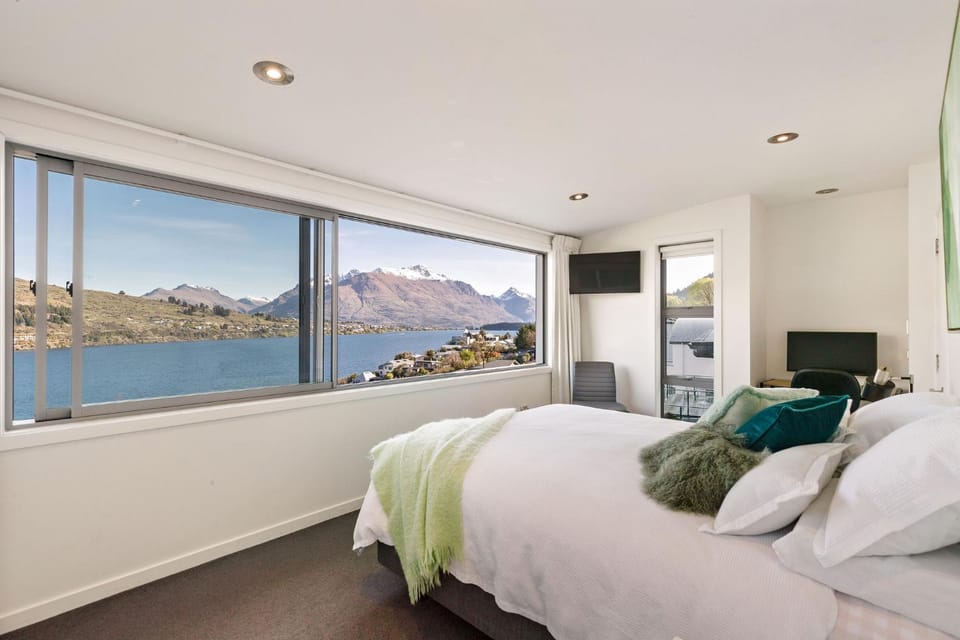 Bedroom, Lake view, Mountain view