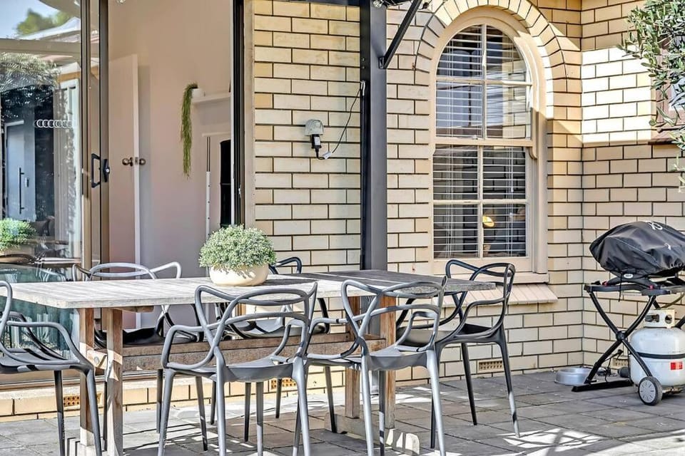 West Beach Hideaway - A Relaxed Coastal Locale House in Adelaide